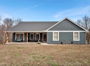 6109 Red Bird Ln, Waterloo, IL 62298