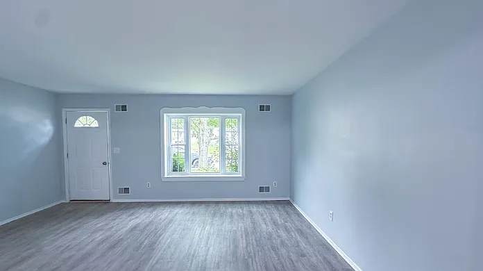 19 Ensign Ave — Photo 3