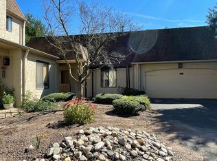 3 Gate House Ln, Edison, NJ 08820