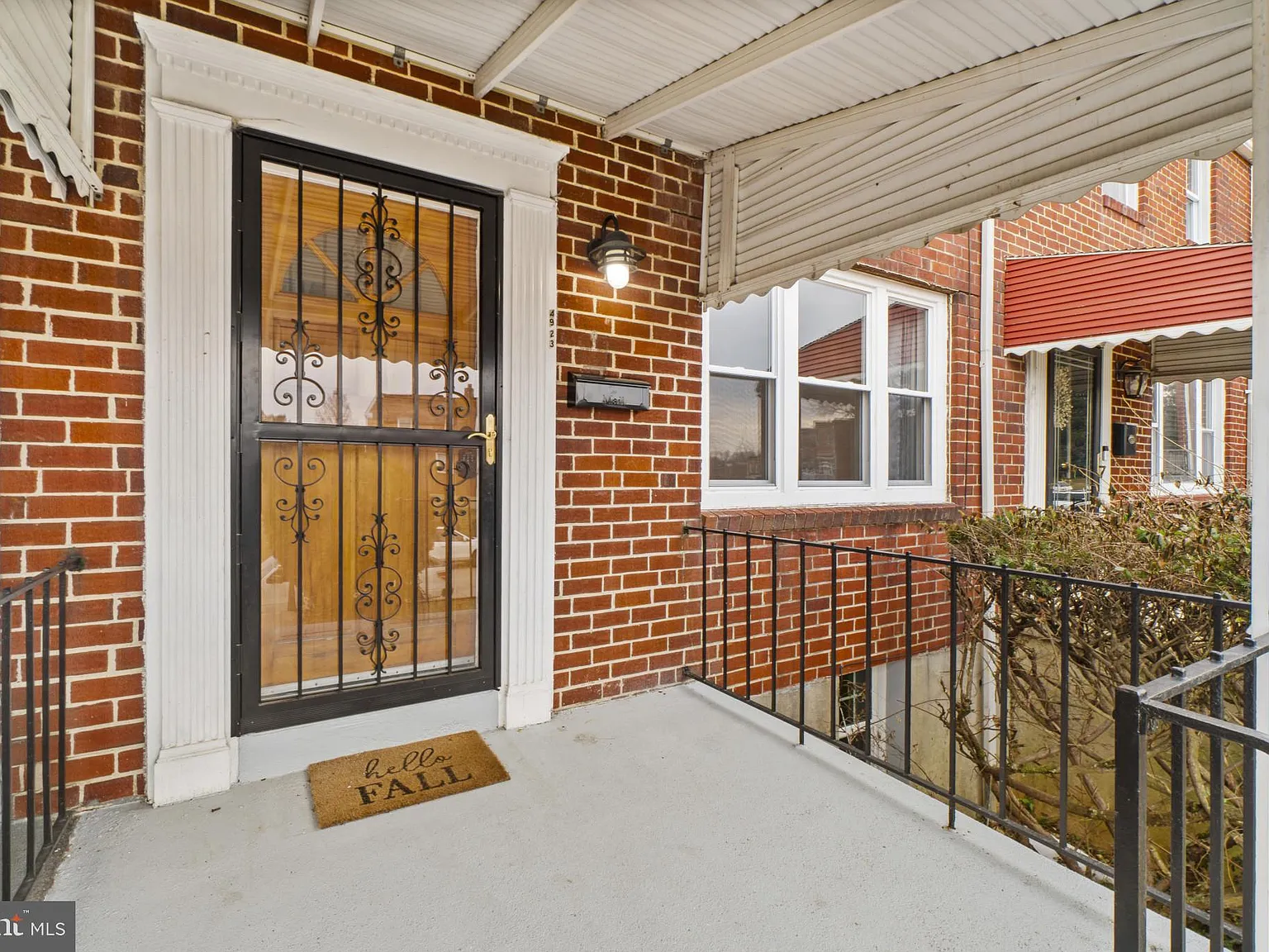3 bed, 2.0 bath, 1152 sqft, $2,200 — Photo 2