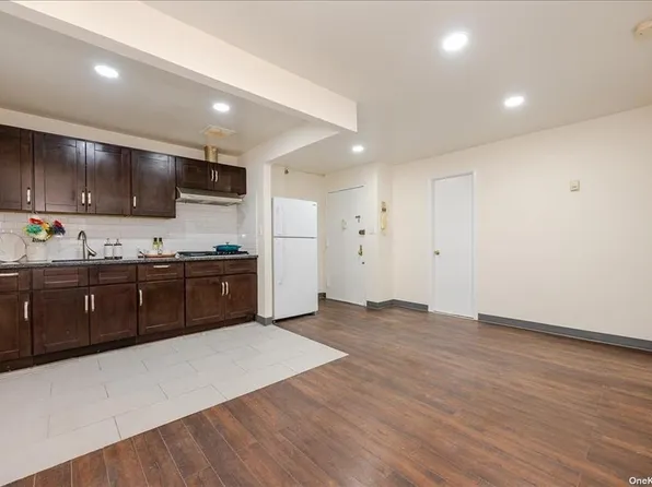 14423 Barclay Ave APT L3, Flushing, NY 11355