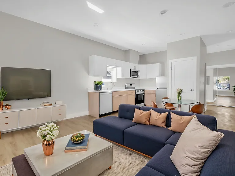 The Nelly — Photo 29