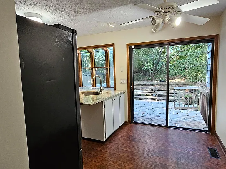 5053 Mackinac Dr — Photo 9