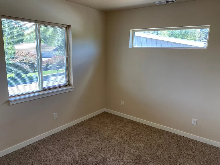 844 NW Newport Ave — Photo 7
