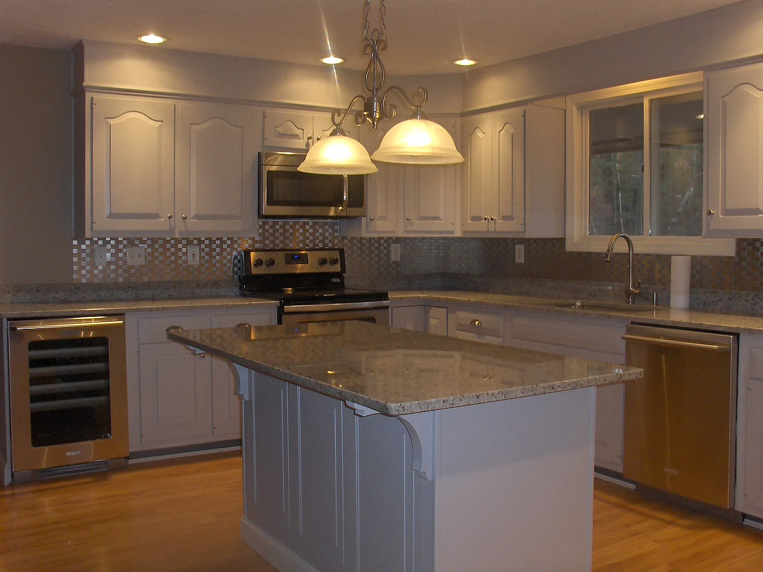 3 bed, 2.5 bath, 2518 sqft, $5,200 — Photo 3