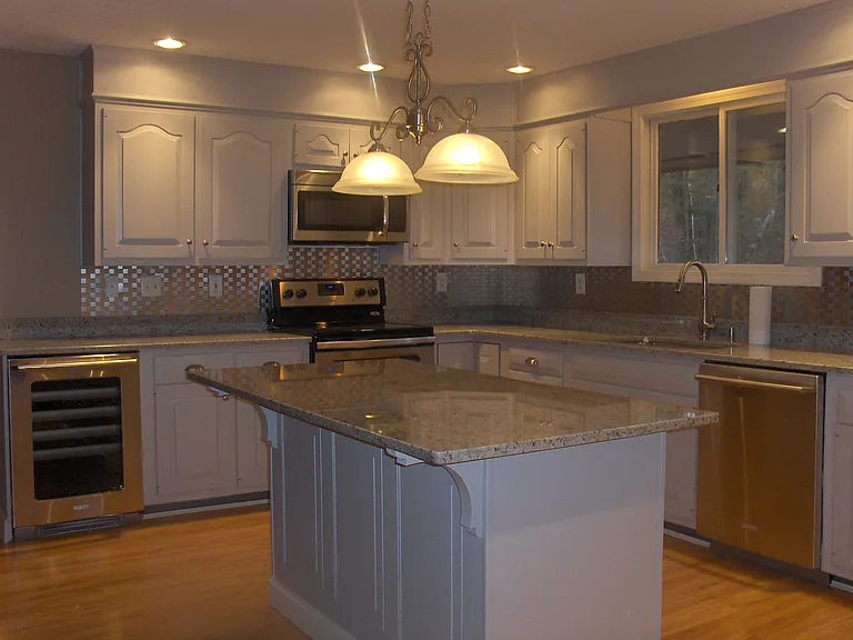 31 Woodvue Rd — Photo 3