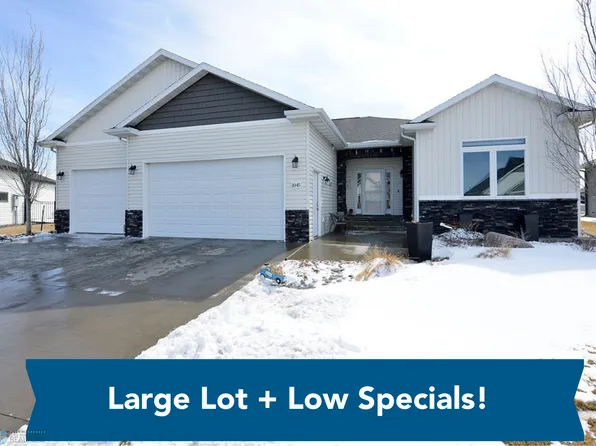 1045 Wildflower Ln W, West Fargo, ND 58078