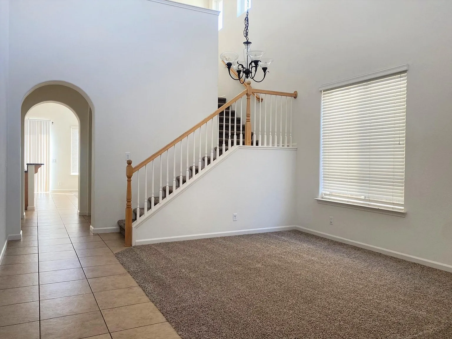 3 bed, 2.5 bath, 2300 sqft, $2,350 — Photo 2