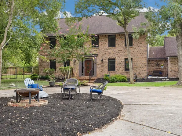 906 Quaker Bend Dr, Friendswood, TX 77546