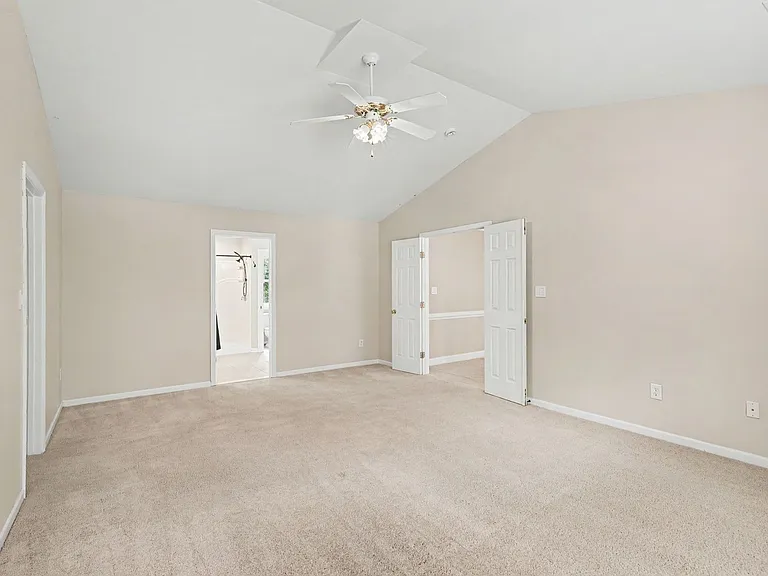 24 Crestwood Ln — Photo 4