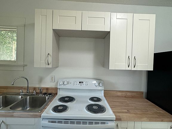 5th image of 751 Roosevelt Ave E