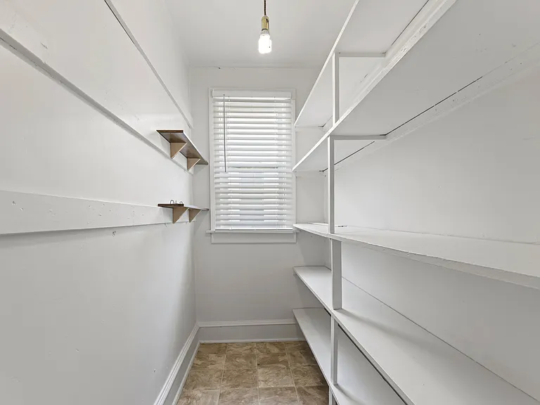 1110 Saint Paul St — Photo 11