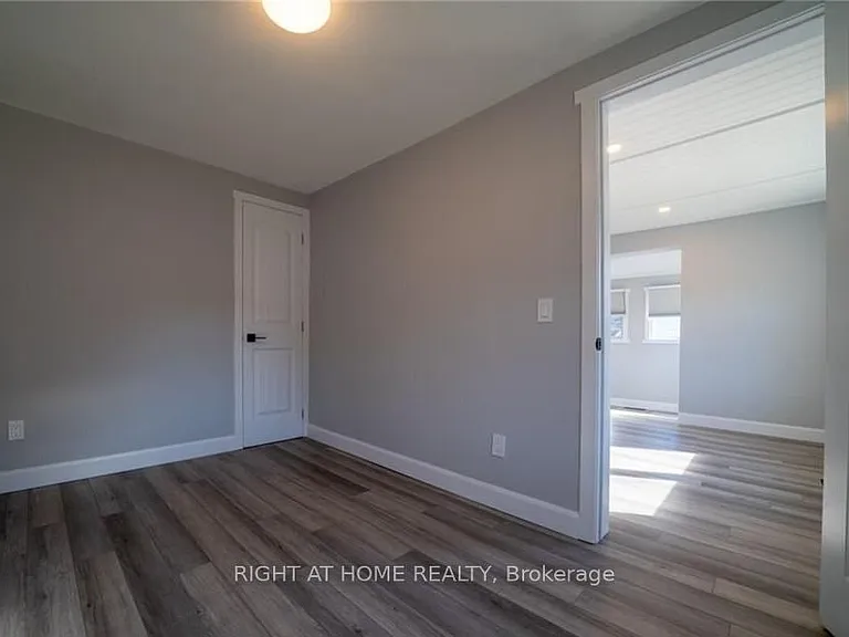 48 Ridley St E — Photo 12