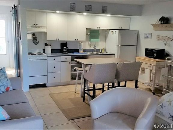 4th image of 3700 S Atlantic Ave APT 204
