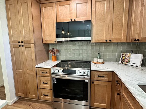 5th image of 226 Jasmine Rd