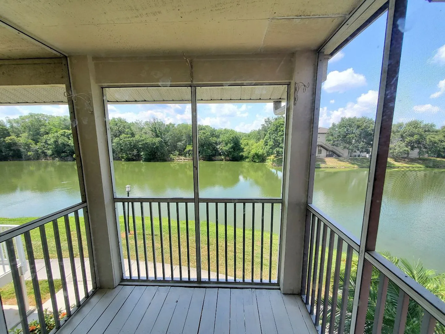 Water Front - Corner Unit- 2 Bed 2 Bath for Lease — Photo 4