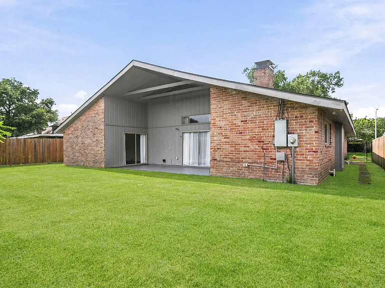 830 Seacliff Dr — Photo 16