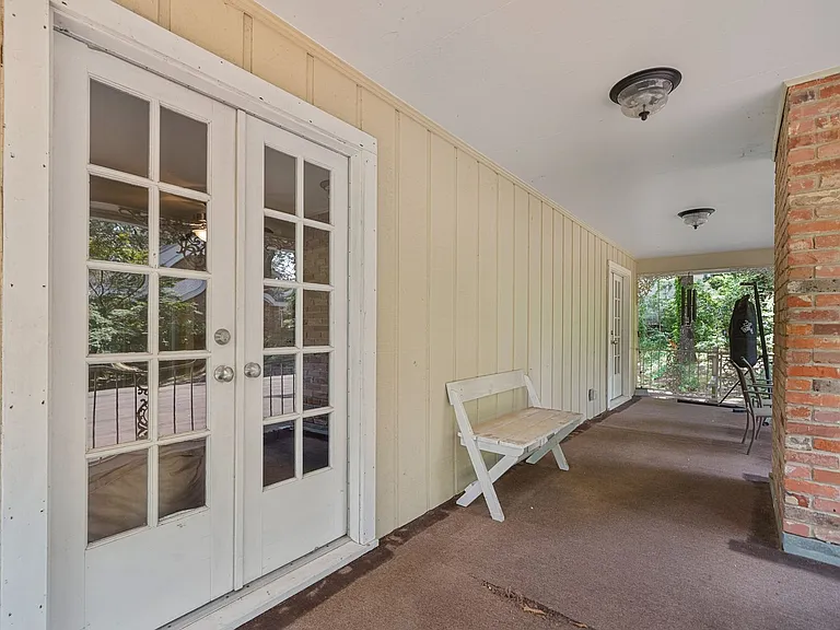 112 Leigh Cir — Photo 32