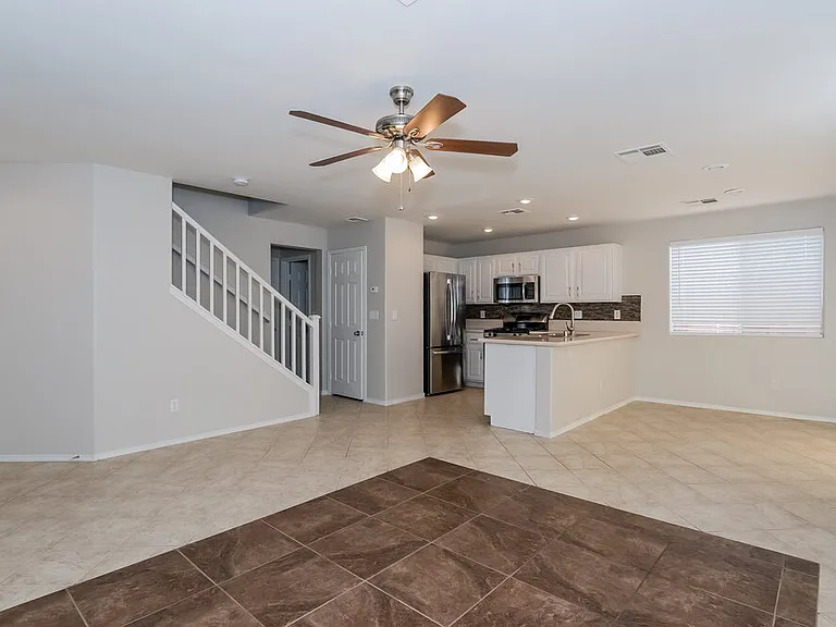 530 Eresma St — Photo 4
