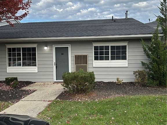 3rd image of 27069 Oakwood Cir APT 122W