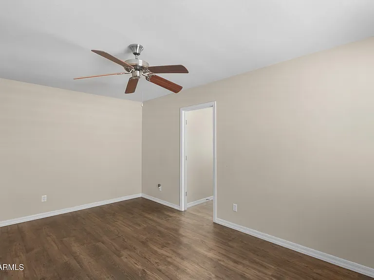 2501 S 255th Dr — Photo 33