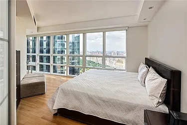 Sold by Macklowe Investment Properties
