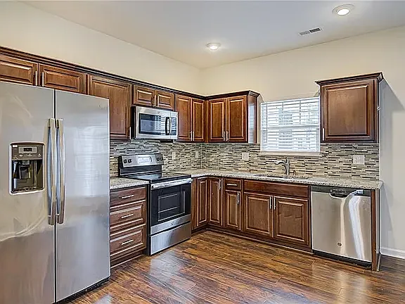 2 bed, 2.5 bath, 1184 sqft, $1,495 — Photo 2