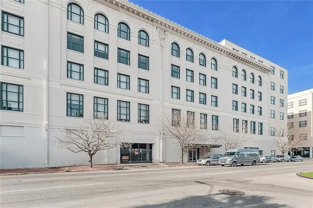 2 bed, 955 sqft, $2,200 — Photo 3