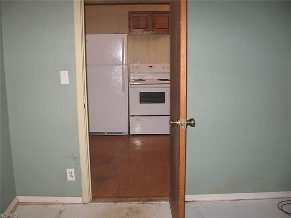 3rd image of 35 Maine St