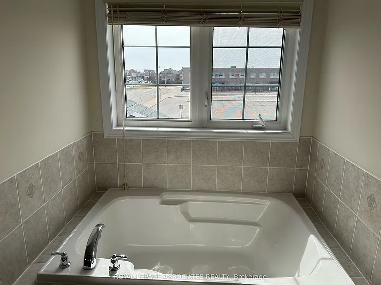 75 Meltwater Cres #UPPER LV — Photo 11