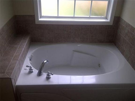 3rd image of 3235 Twelve Oaks Blvd