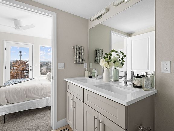 5th image of 2650-2660 S Delaware St #3