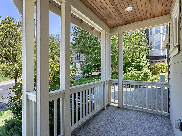 Generous sized covered porch!