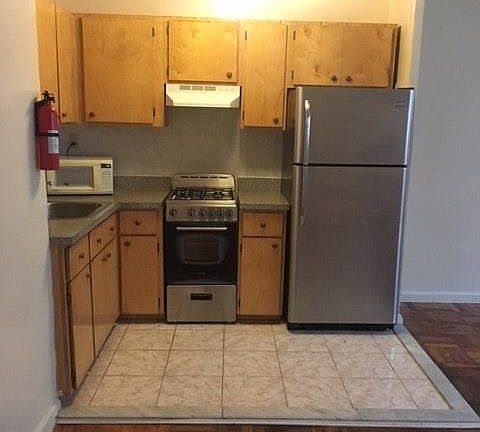 3rd image of 16633 89th Ave APT 12A