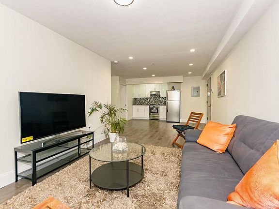 4th image of 524 E 236th St #1D