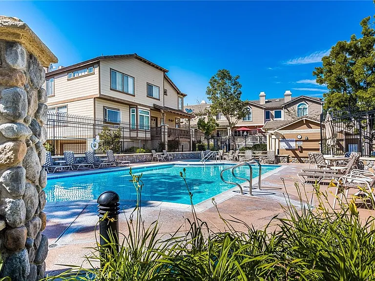 3441 E Berkshire Ct — Photo 42
