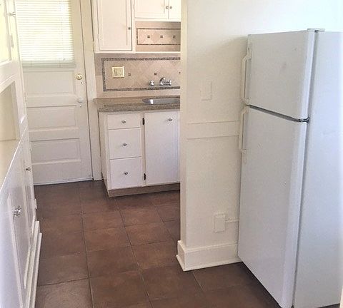 3rd image of 1436 De La Vina St #B