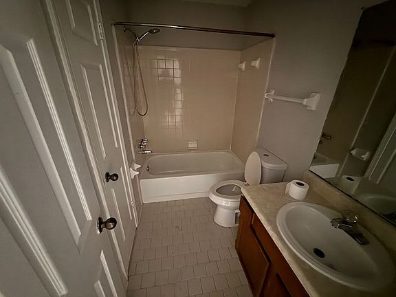 4th image of 3758 Clarke Rd