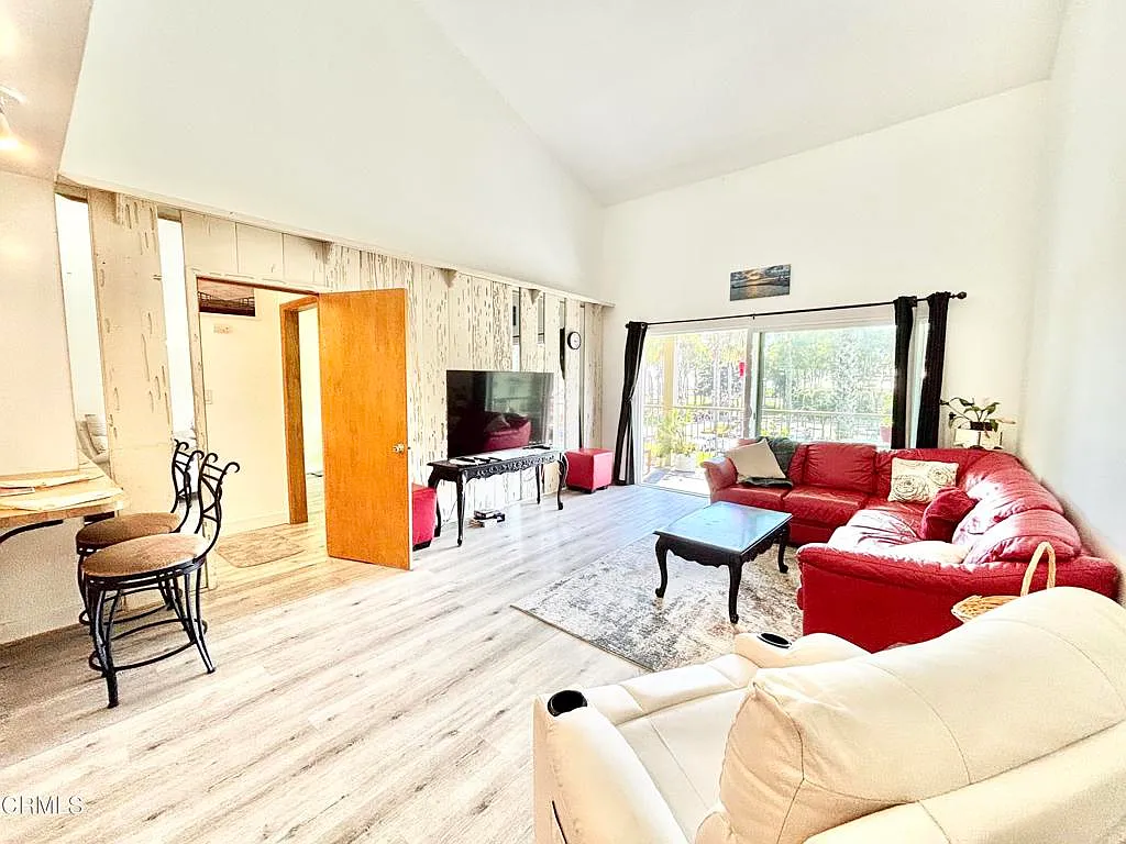 2 bed, 2.0 bath, 988 sqft, $2,600 — Photo 1