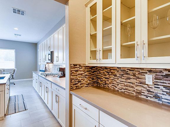 4th image of 5568 Silver Cascade Ave