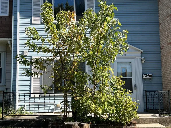 1372 Ironwood St, Woodbridge, VA 22191