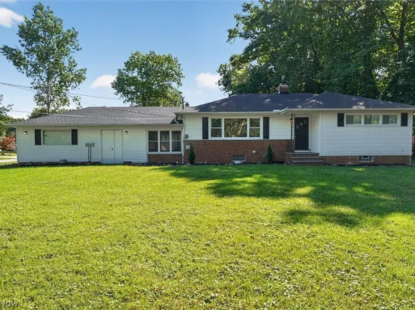 4223 Canterbury Rd, North Olmsted, OH 44070