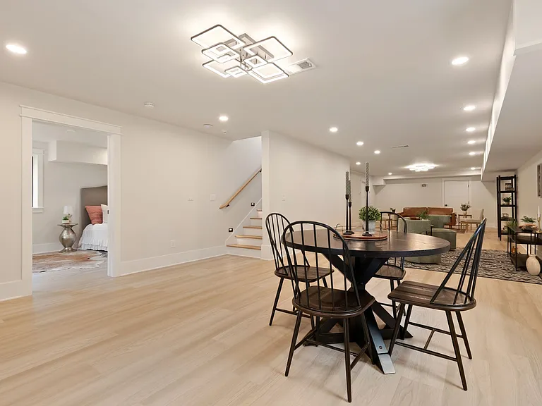 1240 Kenmore Pl — Photo 66