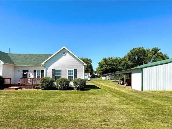 209 S 1st St, Sheridan, MO 64486