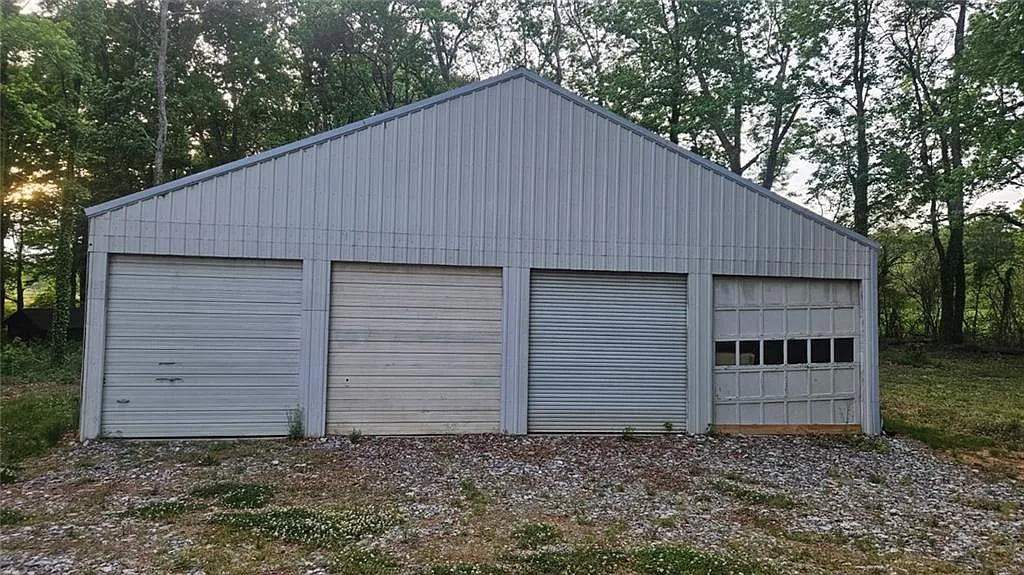 3 bed, 2.0 bath, 1650 sqft, $2,500 — Photo 2