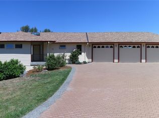 12 Christian Ln, Sequim, WA 98382