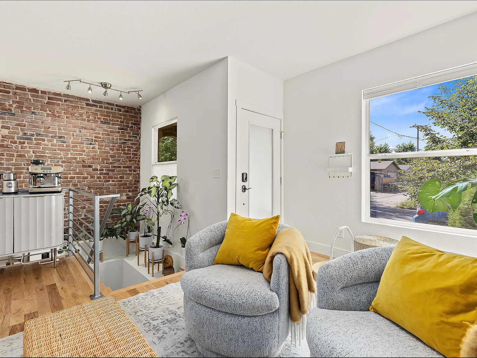 2 bed, 1334 sqft, $2,725 — Photo 2