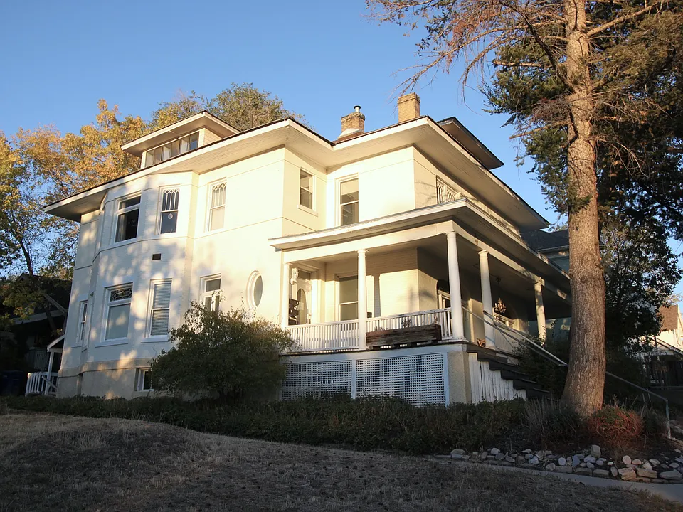 855 E 3rd Ave #5