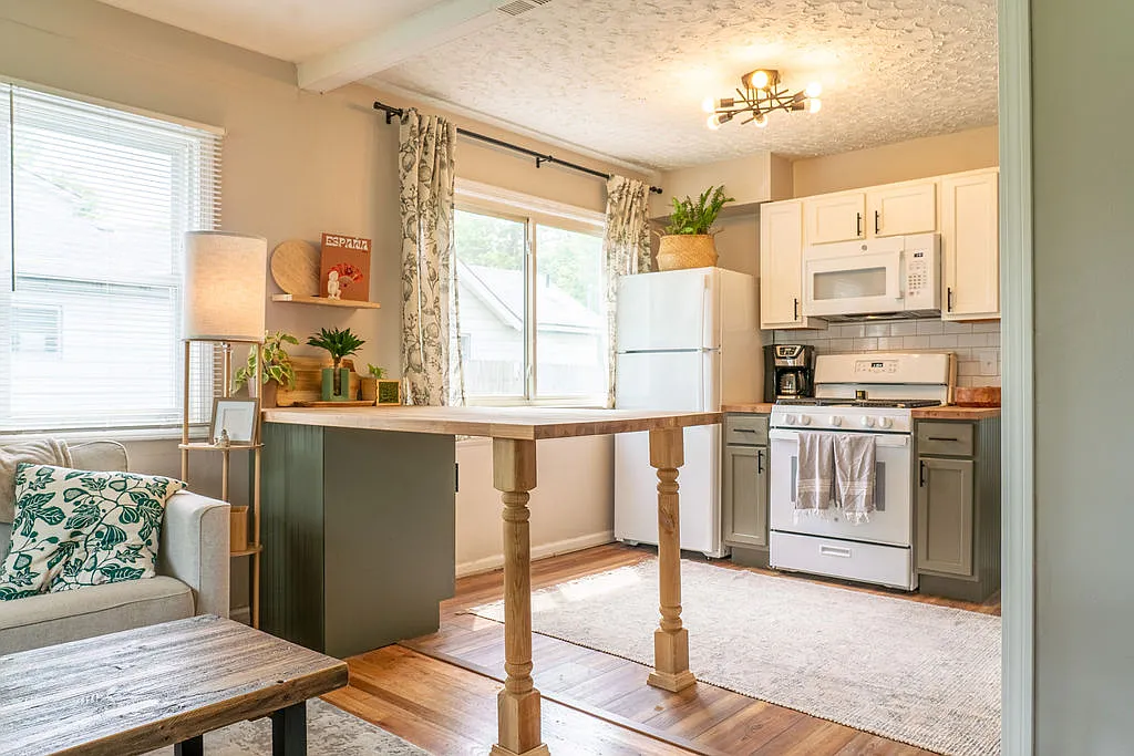 2 bed, 807 sqft, $1,850 — Photo 1