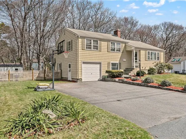 6 Christine Dr, Barrington, RI 02806